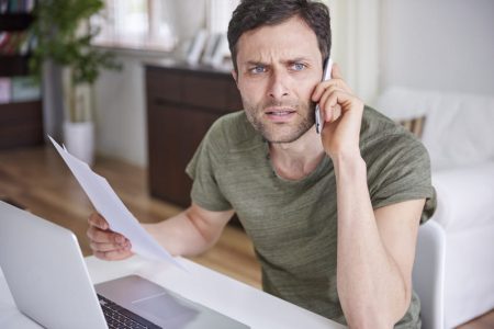 homme-qui-dirige-sa-propre-petite-entreprise (1) (1)